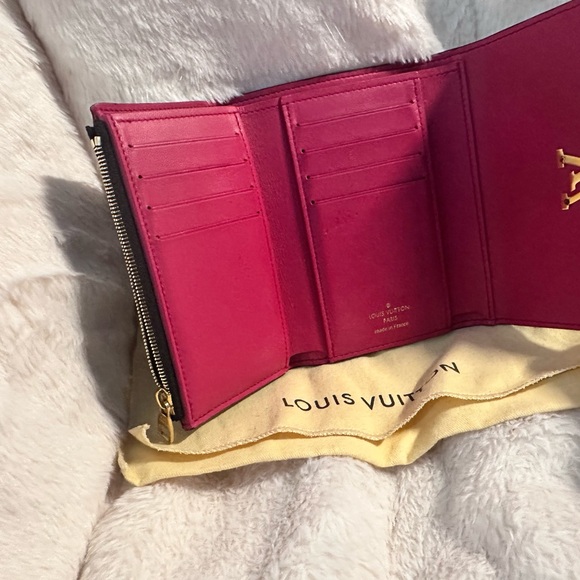 Louis Vuitton Capucines Wallet - Picture 5 of 11